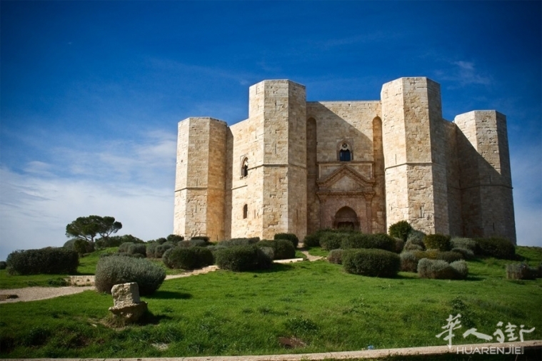 castel-del-monte-puglia.jpg 中世纪建筑神迹——蒙特城堡