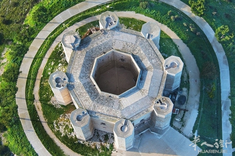 castel_del_monte_aerea.jpg 中世纪建筑神迹——蒙特城堡