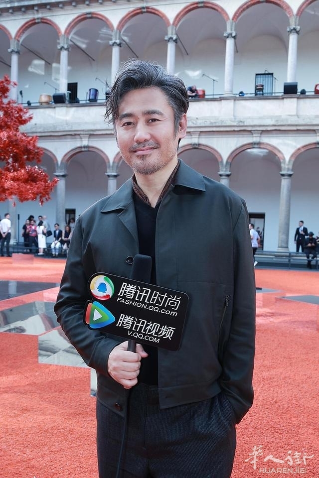 144224804.jpg 你们的男神都来米兰啦,而且又帅出了新高度!!!