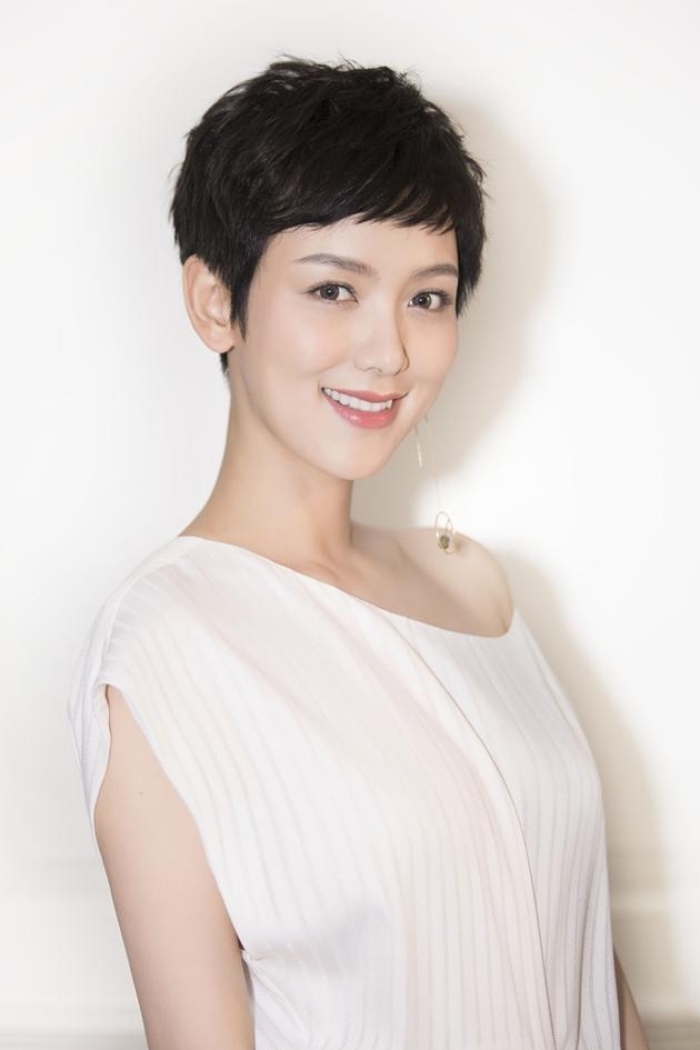RuZc-fyhfxph4711673.jpg “冯女郎”李晓峰亮相意大利电影周红毯