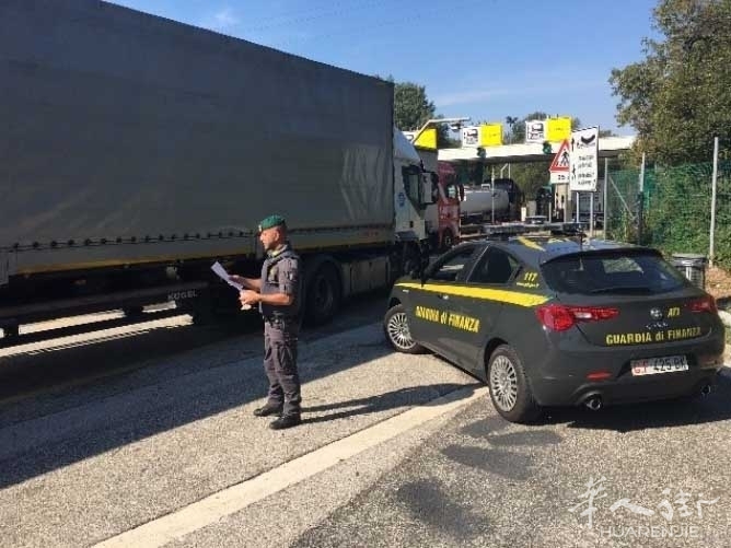 luci-gorizia.jpg 税警查获8千不合格的Led灯 多地多人涉案