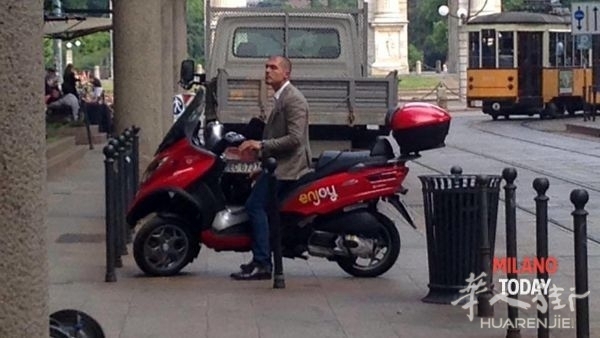 Scooter Sharing Enjoy di Eni (foto MilanoToday Tommaso Falcetta) (2)-2.jpg 共享摩托车9月登陆米兰,还没驾照的你赶紧去学啦~