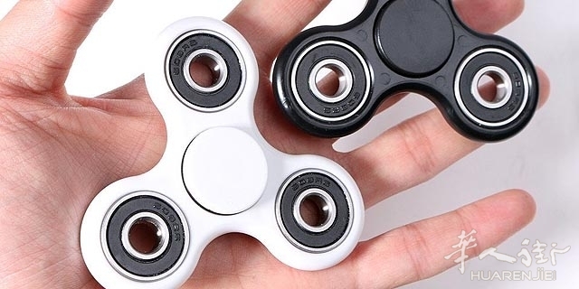 hand-spinner-pericolosi.jpg Catanzaro华人商店被查扣2千多指尖陀螺和其他危害性产品