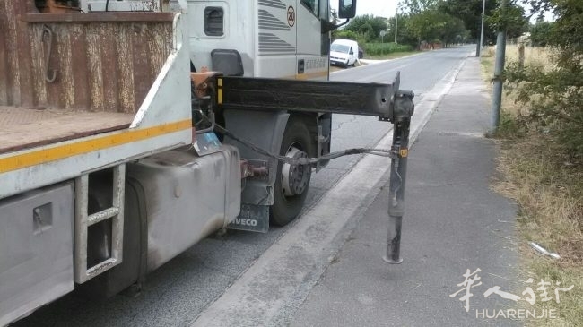 camion_travolge_bambino_corridonia-2-650x365.jpg 11岁华人小男孩在路边被卡车挂到 受伤昏迷未醒