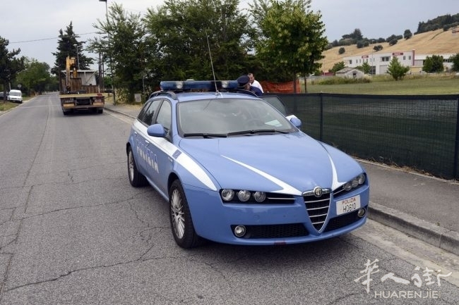 Polizia_Colbuccaro_incidente2-650x433.jpg 11岁华人小男孩在路边被卡车挂到 受伤昏迷未醒