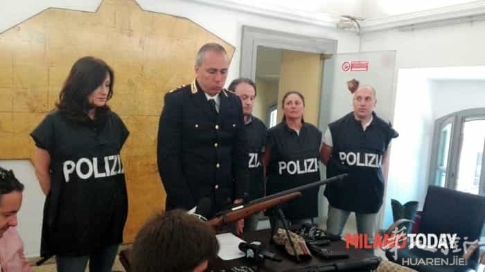 baby-gang-di-quarto-oggiaro-arresti-1.jpg (视图)米兰专门从事抢劫的4名少年团伙被抓获