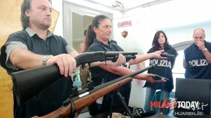 baby-gang-di-quarto-oggiaro-arresti-4.jpg (视图)米兰专门从事抢劫的4名少年团伙被抓获