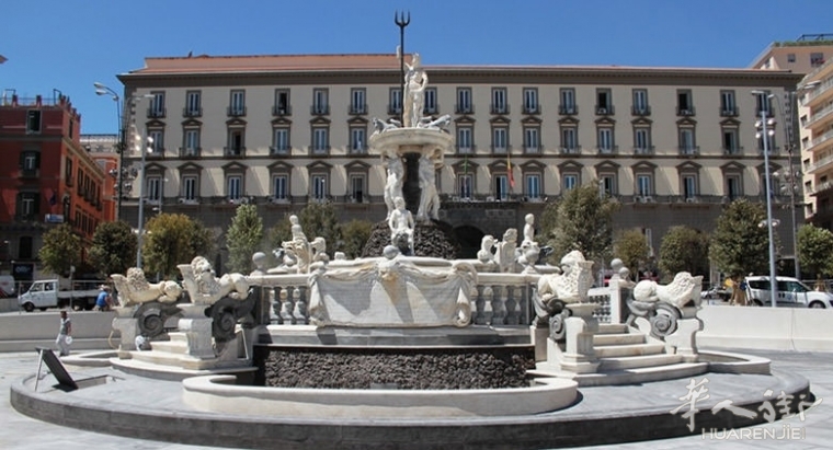piazza-municipio-napoli.jpg 不可错过的十大那不勒斯景点