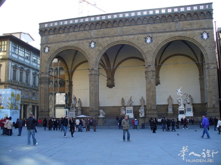 1200px-Loggia_dei_Lanzi_81.JPG 被强奸了还被砍头,美丽女人悲惨故事500年矗立佛罗伦萨