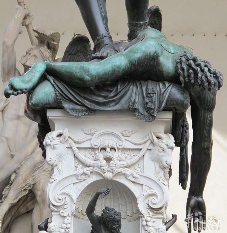 800px-Cellini,_perseo_06.JPG 被强奸了还被砍头,美丽女人悲惨故事500年矗立佛罗伦萨