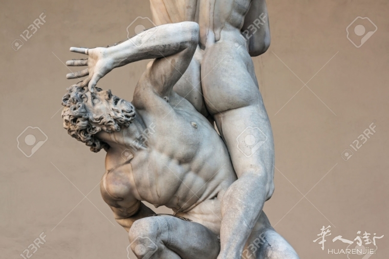 44194157-Piazza-della-Signoria-Loggia-dei-Lanzi-la-scultura-Ratto-delle-Sabine-d.jpg 意大利文艺复兴顶级雕塑作品之一《掠夺萨宾妇女》