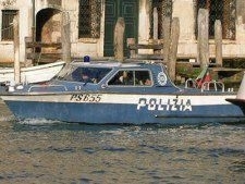 22075562.jpg 扒一扒意大利混乱重复的警察系统