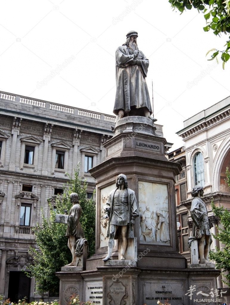 depositphotos_54031365-stock-photo-leonardo-da-vincis-statue-at.jpg 米兰宗教意义上的镇城之宝