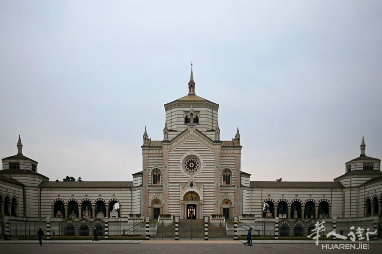 Cimitero_Monumentale_di_Milano_nella_sua_vista_esterna_frontale.jpg 你对米兰华人街边上的纪念公墓了解多少?