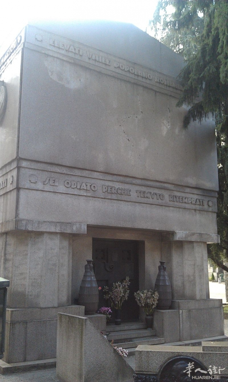 800px-Mausoleo_Civico_Palanti_-_Sei_odiato_perché_temuto,_ritemprati_-_Elevati_.jpg 你对米兰华人街边上的纪念公墓了解多少?