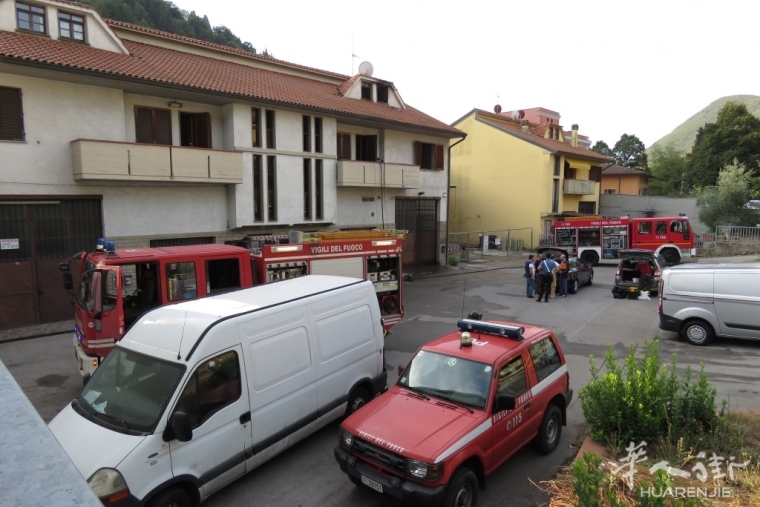 incendio-tignamica-due-morti-cinesi-3.jpg 普拉托一栋房子起火2名华人死亡14岁少年获救