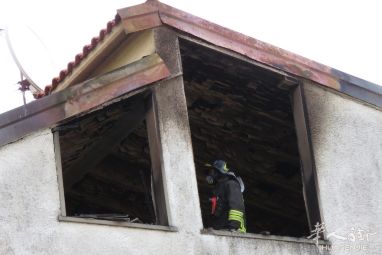 incendio-tignamica-due-morti-cinesi-8.jpg 普拉托一栋房子起火2名华人死亡14岁少年获救