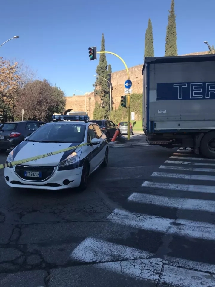 640.webp (10).jpg 罗马遭遇"史诗级堵车": 100米堵1小时, 明早恐还将继续! ...