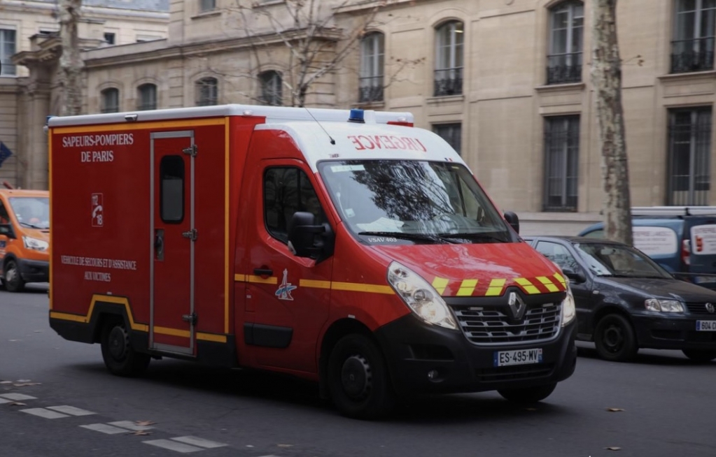 法国 巴黎治安:15区现枪击案,一男子死亡