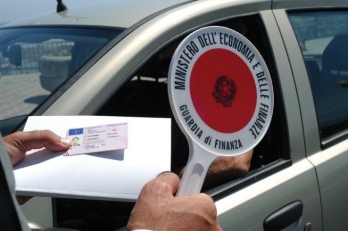 Controllo-stradale-polizia-patente.jpg