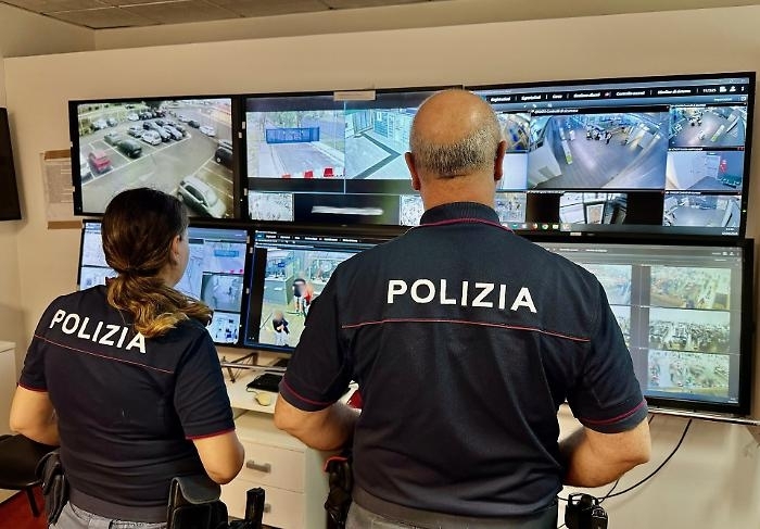 RUBA_UN_OROLOGIO_DA_15MILA_EURO_AI_CONTROLLI_E_SI_IMBARCA_PER_MILANO_INCASTRATO_.jpg