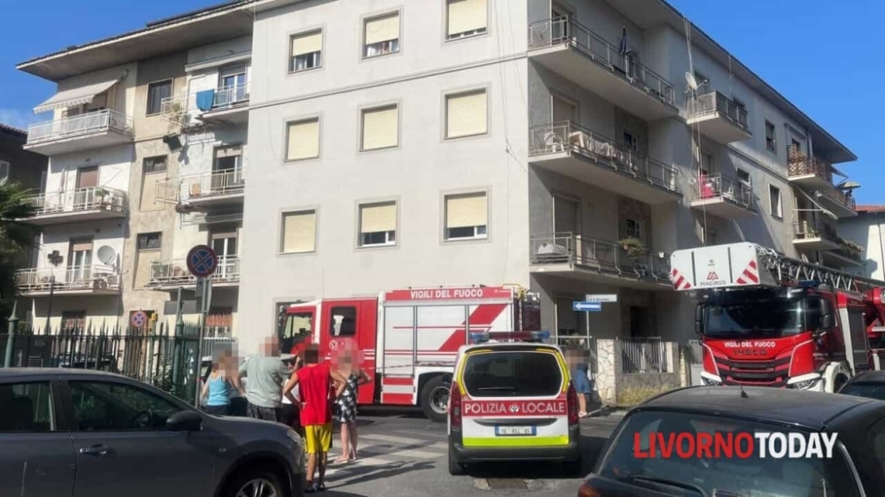 Balcone crollato in via Bonomo.jpg