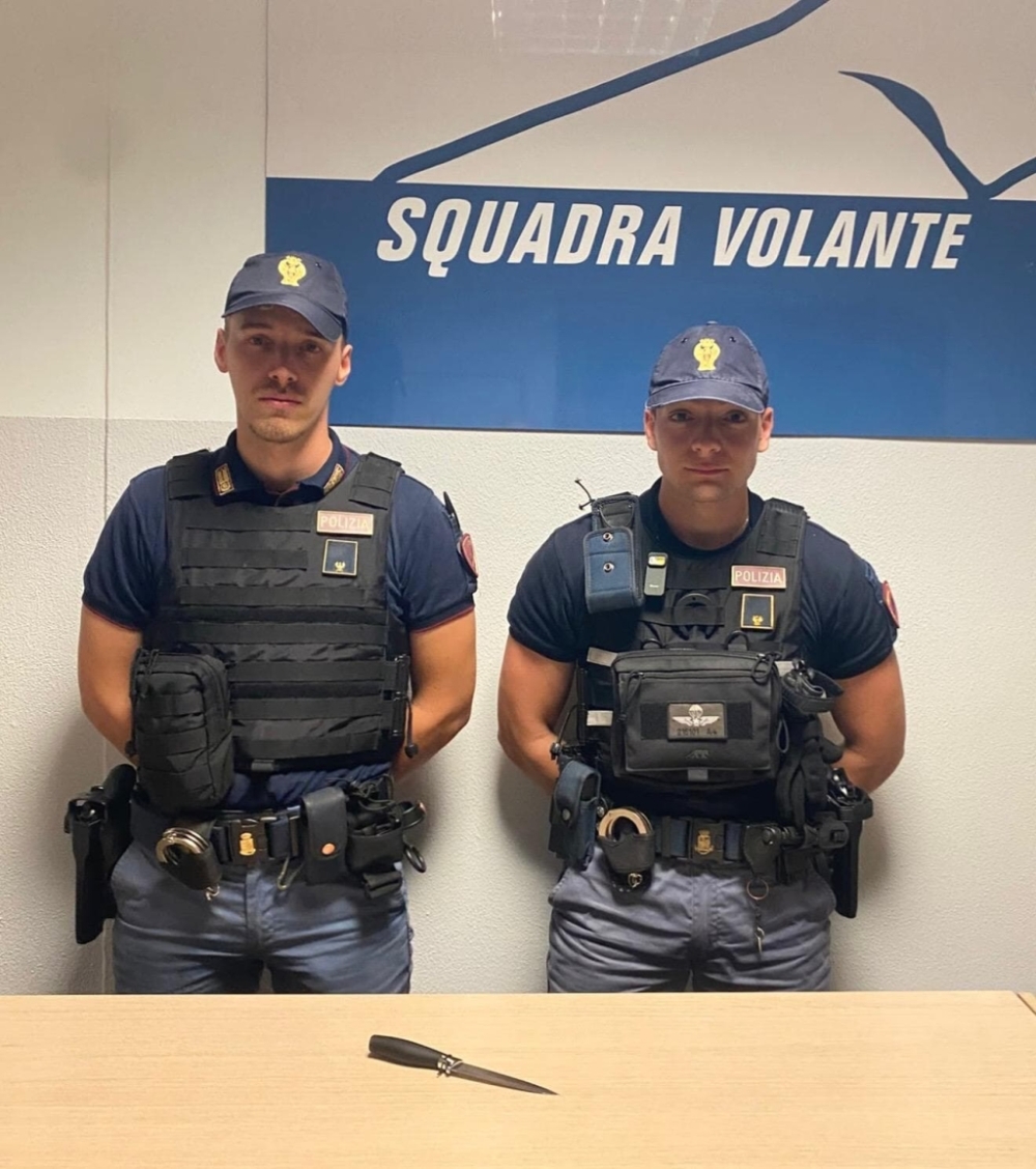 Il coltello sequestrato alla 32enne cinese.jpg