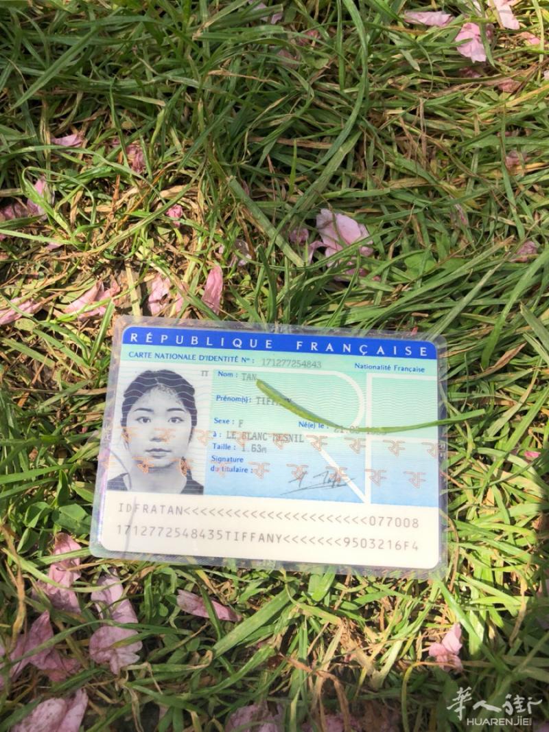 在parc sceaux 捡到居留卡。 请大家留意