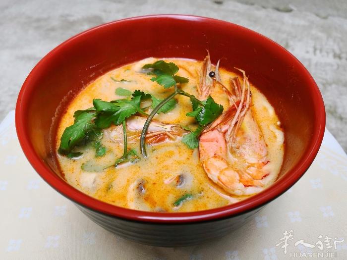 本店特色是越南米粉汤 PHÔ，泰式炒河粉PAD TAï, 冬阴功汤，泰式沙拉，越