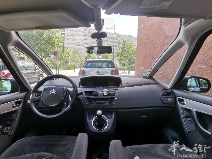 本人承接机场接送，旅游包车，价格实惠。有意者请电0604521858 李先生