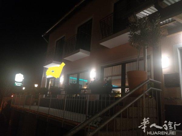 小城獨市生意 全幢房子出售 180位置 停車場12房間