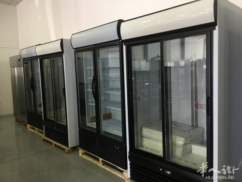 低价出售糖果酒水冰箱或连排多门冰箱展示柜等，欧洲大品牌直供，多年经验质量信得过，折扣给力，西班牙全国送货，