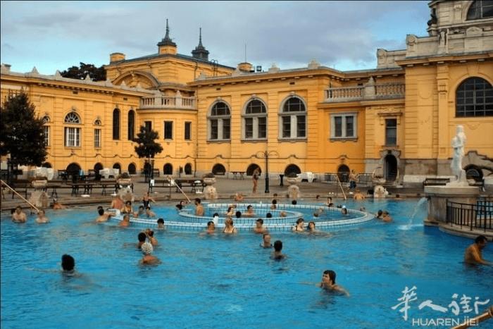 现有合唱团组织的2日游巴登巴登泡温泉180欧，有多余的位置，请有兴趣的朋友报名。