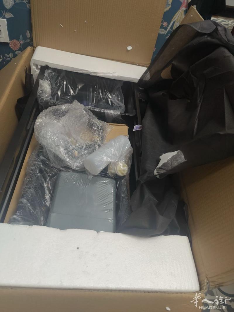有几个全新水龙头，洗菜盆，洗澡全套，需要的电话联系