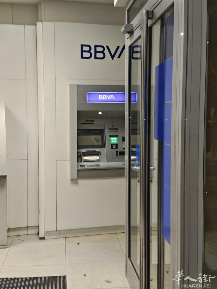 bbva银行开户服务费60欧元 只需护照和住家登记或护照和西班牙旅游签 需要买保