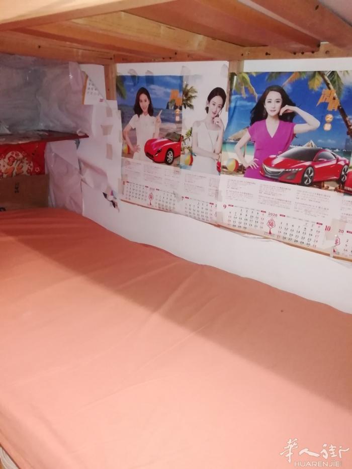 大家好，小巴黎18区，4号地铁找有工作长期的女士搭铺，，详情电话联系，马上入住，