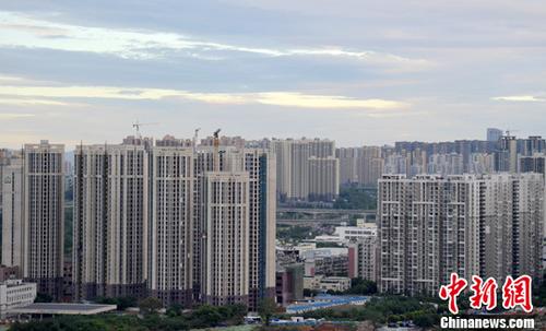 资料图:成都城区正在建设中的某小区。<a target='_blank' href='http://www.chinanews.com/'>中新社</a>记者 刘忠俊 摄 6月70个城市中一二线城市房价同比涨幅继续回落