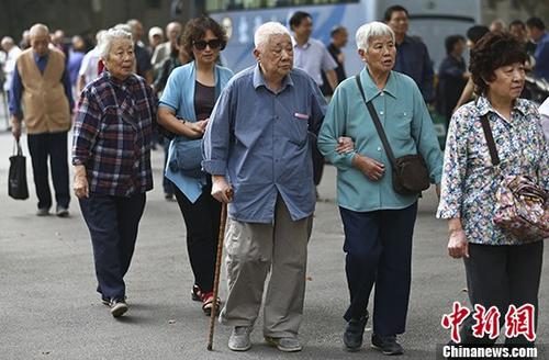 资料图:南京一所高校的退休教师们参加活动的资料照片。 <a target='_blank' href='http://www.chinanews.com/'>中新社</a>记者 泱波 摄 三部门:鼓励运用PPP模式支持养老服务业发展