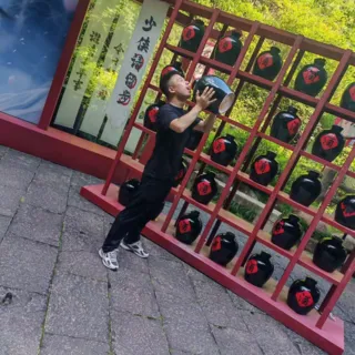 李
